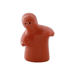 Cadeau de mariage, salière et poivrière en céramique personnalisées, mignonnes, avec un baiser et une étreinte - Product Image 2
