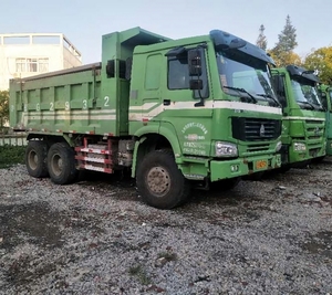 Camión HOWO Sinotruk usado en gran venta en Shanghai - Product Image 2