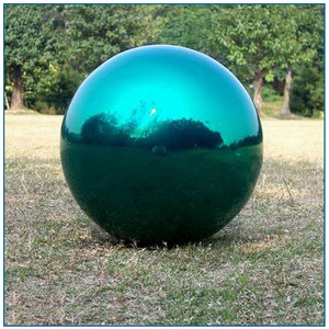 Grande Scultura da Esterno in Bronzo di Uomo che Spinge una Sfera Cava in Acciaio Inossidabile - Product Image 2