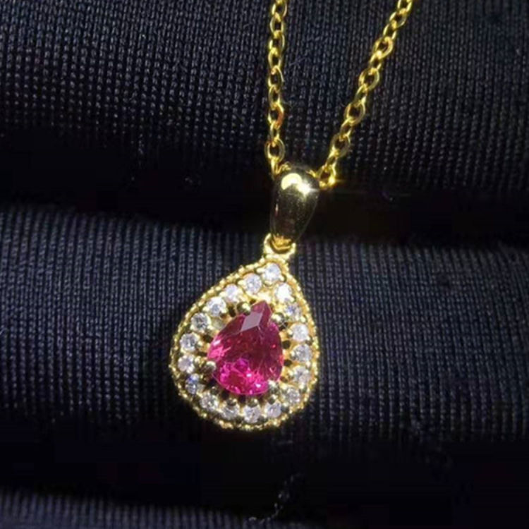 0.4ct natural ruby necklace
