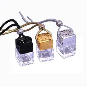 Botellas de <span class=keywords><strong>perfume</strong></span> de coche de vidrio transparente de 8ml de forma cuadrada Difusor de coche colgante de plástico con tapa de madera para ambientador - Product Image 1
