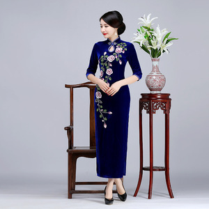 Robe de banquet brodée à la main pour femmes, de haute qualité, style traditionnel chinois, coupe ajustée, robe élégante pour dames - Product Image 3