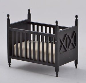 Maison de <span class=keywords><strong>poupée</strong></span> <span class=keywords><strong>en</strong></span> <span class=keywords><strong>bois</strong></span> Miniature berceau noir avec matelas rembourré 1/12 échelle Mini meubles QW60411-A décor de maison de <span class=keywords><strong>poupée</strong></span> - Product Image 2