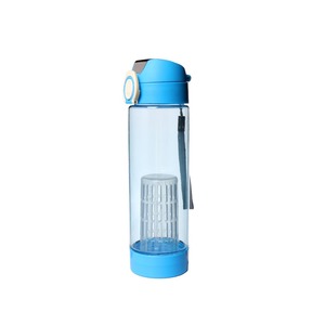 Extremely efficient heat preservation plastic lemon with silicone band tritan water bottle Infuser - Product Image 1