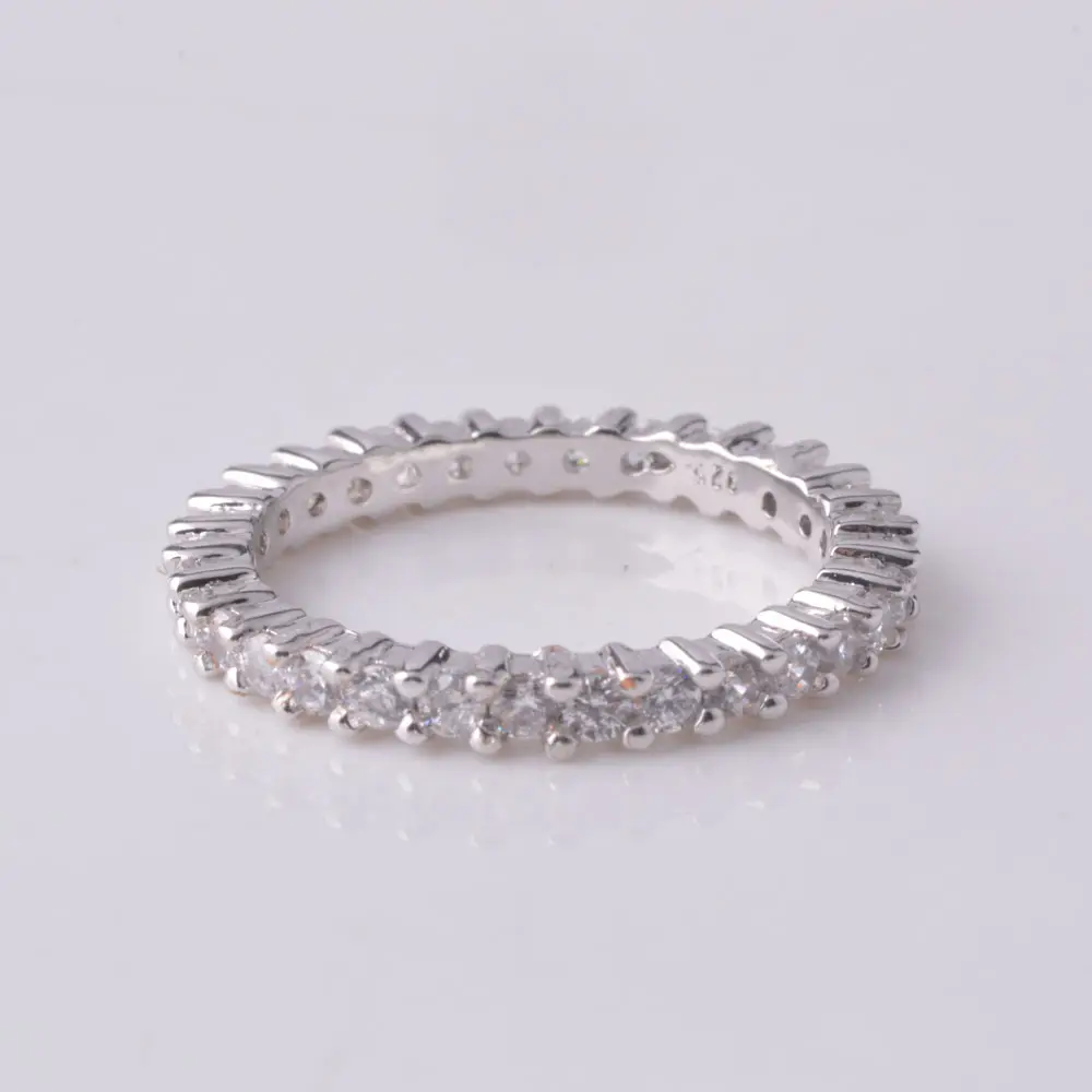 Fashion design taglio rotondo zirconi eternity 925 sterling silver band impilabile anello