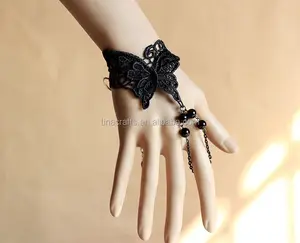 Mujer mariposa pulsera de encaje negro con anillo con perla blanca