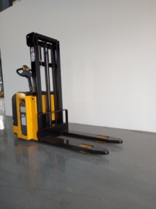 Piccolo elettrico 1ton,1.5ton,2ton <span class=keywords><strong>pallet</strong></span> stacker con 2m,<span class=keywords><strong>3m</strong></span>,5m altezza di sollevamento - Product Image 3