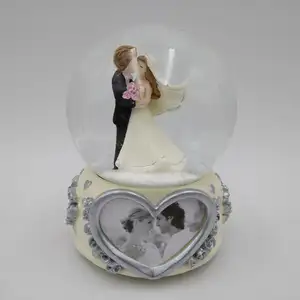 Cadre Photo Globe de neige en résine avec musique et lumière LED, pour cadeau de saint-valentin