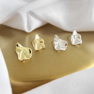 Commercio all'ingrosso irregolare asimmetrico geometrica del foglio della vite prigioniera 925 orecchino D'<span class=keywords><strong>argento</strong></span> <span class=keywords><strong>Orecchini</strong></span> - Product Image 2