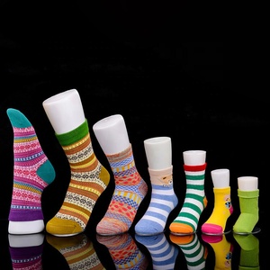 <span class=keywords><strong>Pies</strong></span> de Maniquí de pie femenino y masculino de plástico baratos personalizados para exhibición de calcetines con soporte magnético - Product Image 1