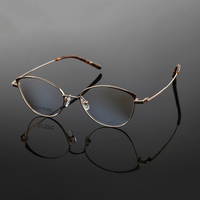 Stock listo de Diseño de Moda de titanio anteojos ópticos marcos