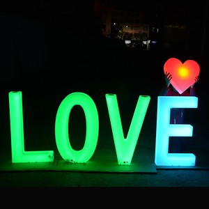 Lumière <span class=keywords><strong>de</strong></span> scène mobile à 26 LED pour la décoration, le <span class=keywords><strong>bureau</strong></span>, le commerce <span class=keywords><strong>de</strong></span> détail - Lettres lumineuses KISS ME LOVE MARRY ME - Product Image 4