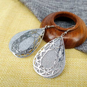 Flor del palacio del Vintage largo agua gota forma declaración pendientes largos oro Scrub pendientes - Product Image 5