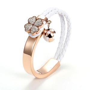 Pulsera de Moda OEM para Mujer, Hecha a Mano, de Acero Inoxidable, con Trébol de Cuatro Hojas y Circonita, Brazalete de Cuero Fino - Product Image 1