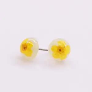 Mode gelb gepresste Blume Piercing Ohrringe leuchtende Ohr stecker Ohr stecker