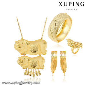 Xuping dubai 24K color oro estilo <span class=keywords><strong>inimitable</strong></span> y único brazalete, anillo aretes y collar set de joyas para mujeres - Product Image 1