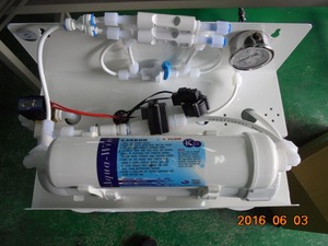 Filtre à eau électrique en plastique à osmose inverse 5 étapes 400G de fabrication taïwanaise avec boîtier de 20 pouces pour hôtels, foyers et usage extérieur - Product Image 3