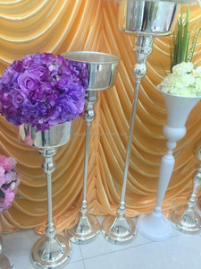 Corredor de cristal da igreja do casamento