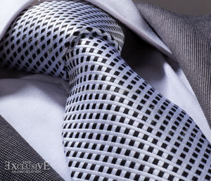 เนคไทสี่เหลี่ยมสีขาวสีดำ - Product Image 1