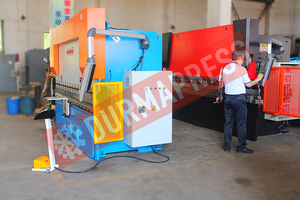 De stockage de programme de sécurité standard 100 tonnes presse plieuse outillage col de <span class=keywords><strong>cygne</strong></span> poinçons pour vente craigslist - Product Image 5