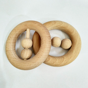 <span class=keywords><strong>Hochet</strong></span> rond en bois de 8cm avec 2 perles secouantes <span class=keywords><strong>Hochet</strong></span> en bois <span class=keywords><strong>Hochet</strong></span> en bois de hêtre <span class=keywords><strong>Anneau</strong></span> de dentition pour bébé - Product Image 3