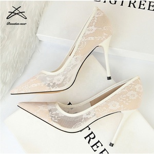 Scarpe da donna in pizzo a fiori poco profondi traspiranti nere da donna <span class=keywords><strong>tacchi</strong></span> alti da donna per scarpe da décolleté da festa - Product Image 4