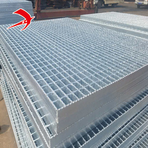 Grille <span class=keywords><strong>de</strong></span> drainage <span class=keywords><strong>en</strong></span> fer XBY durable et anticorrosion pour allée et passerelle, design moderne, certifiée ISO 9001, garantie 5+ ans - Product Image 1
