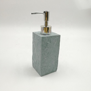 <span class=keywords><strong>Distributeur</strong></span> automatique <span class=keywords><strong>de</strong></span> <span class=keywords><strong>savon</strong></span> à main <span class=keywords><strong>en</strong></span> polyrésine, outil populaire <span class=keywords><strong>de</strong></span> salle <span class=keywords><strong>de</strong></span> bains avec effet <span class=keywords><strong>de</strong></span> <span class=keywords><strong>pierre</strong></span> carrée, accessoires d'hôtel - Product Image 2
