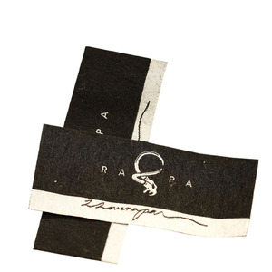 Etiqueta de tela de damasco de poliéster para ropa de diseñador personalizada, etiqueta tejida para cuello de jeans, etiqueta de talla con logotipo, etiqueta de textura tejida para prendas de alta densidad - Product Image 3