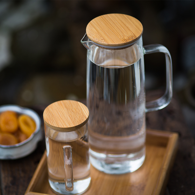 Heat resistant Glass Pitcher with bamboo Lid, Water Jug for Hot/Cold Water, Ice Tea and Juice Beverage glass pitcher 2000 ml