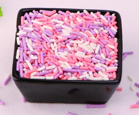 Розовые иглы для украшения торта