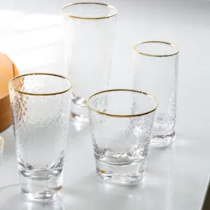 最新设计的金色边缘硼硅玻璃饮水杯与金边缘的水杯
