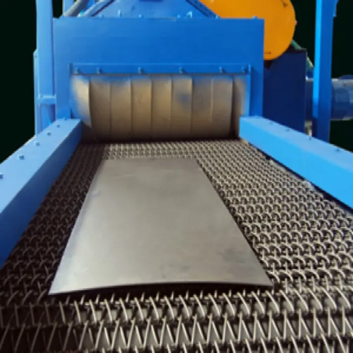 Machine de nettoyage industriel de grenaillage de roue d'alliage de courroie de convoyeur de treillis métallique continu automatique