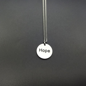 <span class=keywords><strong>De</strong></span> acero inoxidable grabado personalizado <span class=keywords><strong>fe</strong></span> regalo etiqueta alfabeto carta colgante collar encanto - Product Image 2