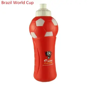 Promoção de futebol em forma de plástico squeezable garrafa beber esportes crianças bpa livre ao ar livre