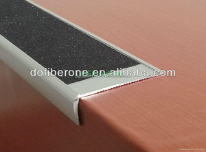 Profilo per Gradini in <span class=keywords><strong>Alluminio</strong></span> PVC con Inserto in Carburo di Silicio Nero Design Moderno - Product Image 5