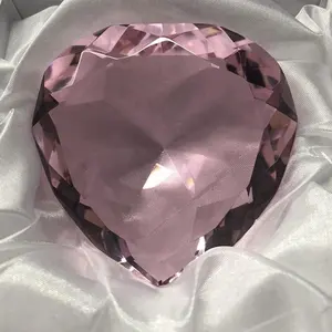 Lujo brillante color rosa corazón forma de diamante pisapapeles de cristal regalos de boda para el grabado