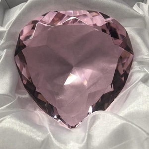Lujo brillante color rosa corazón forma <span class=keywords><strong>de</strong></span> diamante pisapapeles <span class=keywords><strong>de</strong></span> cristal regalos <span class=keywords><strong>de</strong></span> boda para el <span class=keywords><strong>grabado</strong></span> - Product Image 1