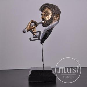 Scultura in Vetroresina di Musicista che Suona il Violoncello per Decorazione Domestica - Product Image 6