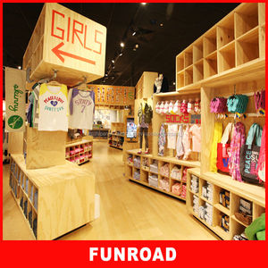 Diseño entero mueble de madera y escaparate de pared con vitrina expositivo para tiendas de juguete y ropa de niños. - Product Image 2