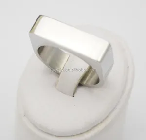 Cincin Signet Berukir Baja Tahan Karat Desain OEM Yang Dipersonalisasi