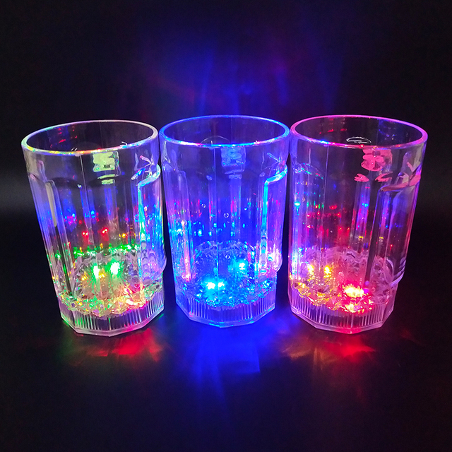 17 Oz LED Light up Beer Mug 480ML LED Light Cup Liquid Activated LED Flashing Cup Color Changing LED Plastic Beer Glass Cup