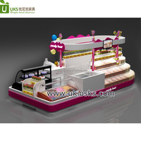 Candy Boat Mall Kiosk Anpassbare Acrylboxen Design LED-Beleuchtung Modern Weiß-Roséfarben Wasserdicht Langlebig Umweltfreundlich