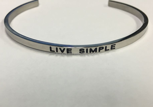 Pulseira de Aço Inoxidável com Mantra Inspirador, Bracelete Aberto com Citação em Relevo - Product Image 6