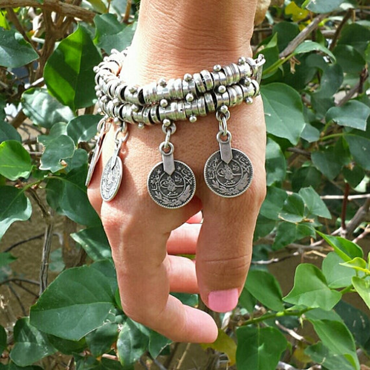 Bracciale da donna in lega color argento antico e oro, con ciondoli a moneta in stile bohémien, design tribale, da spiaggia