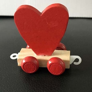 Treno Alfabetico in Legno, Accessorio per Gioielli - Product Image 2