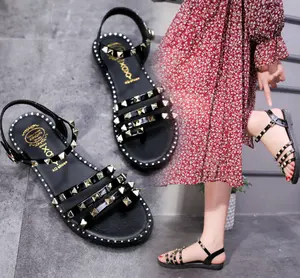 hotsale scarpe di moda per le signore stile british punk rivetto fibbia sandali piattaforma ingrosso calzature donna