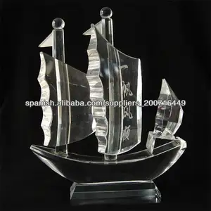 modelo de barco de cristal especial