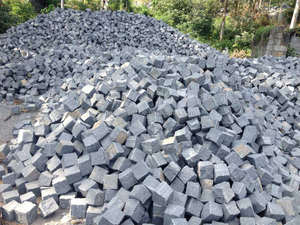رخيصة الطبيعية سبليت الظلام Grey الغرانيت الفناء الحصوه المداخل رصف حجر للبيع