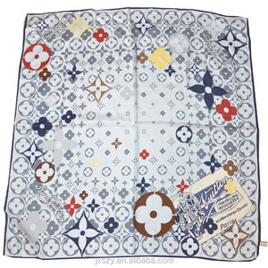 Écharpe carrée en twill de <span class=keywords><strong>soie</strong></span> pour <span class=keywords><strong>femme</strong></span> avec imprimé numérique <span class=keywords><strong>100</strong></span>% <span class=keywords><strong>soie</strong></span> printemps Zhejiang - Product Image 5